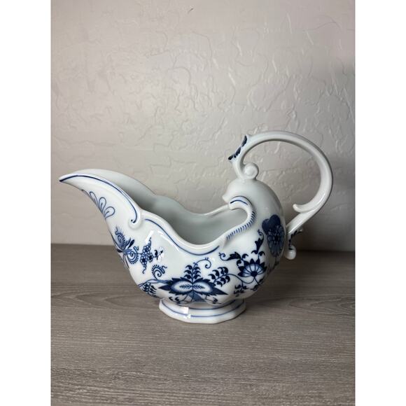 Vintage Blue Danube Blue Onion Handled 9.5" Gravy Boat Rectangle Stamped Japan - Picture 1 of 7